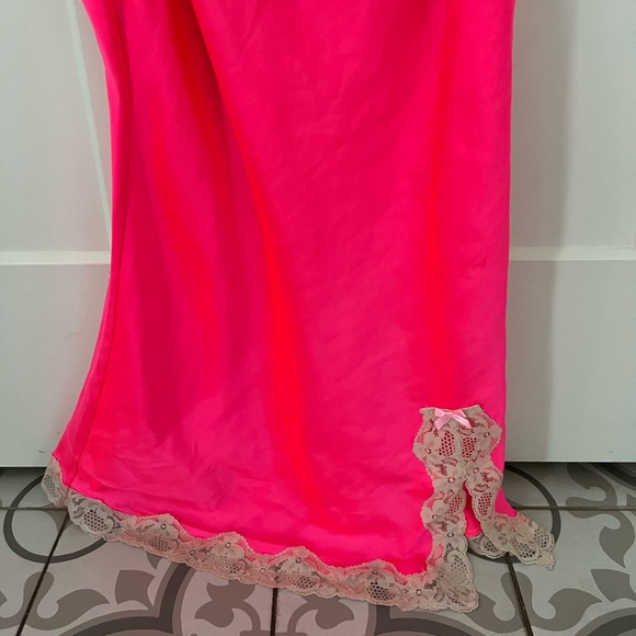 VS silk nightgown with matching bottoms - Picture 3 of 12
